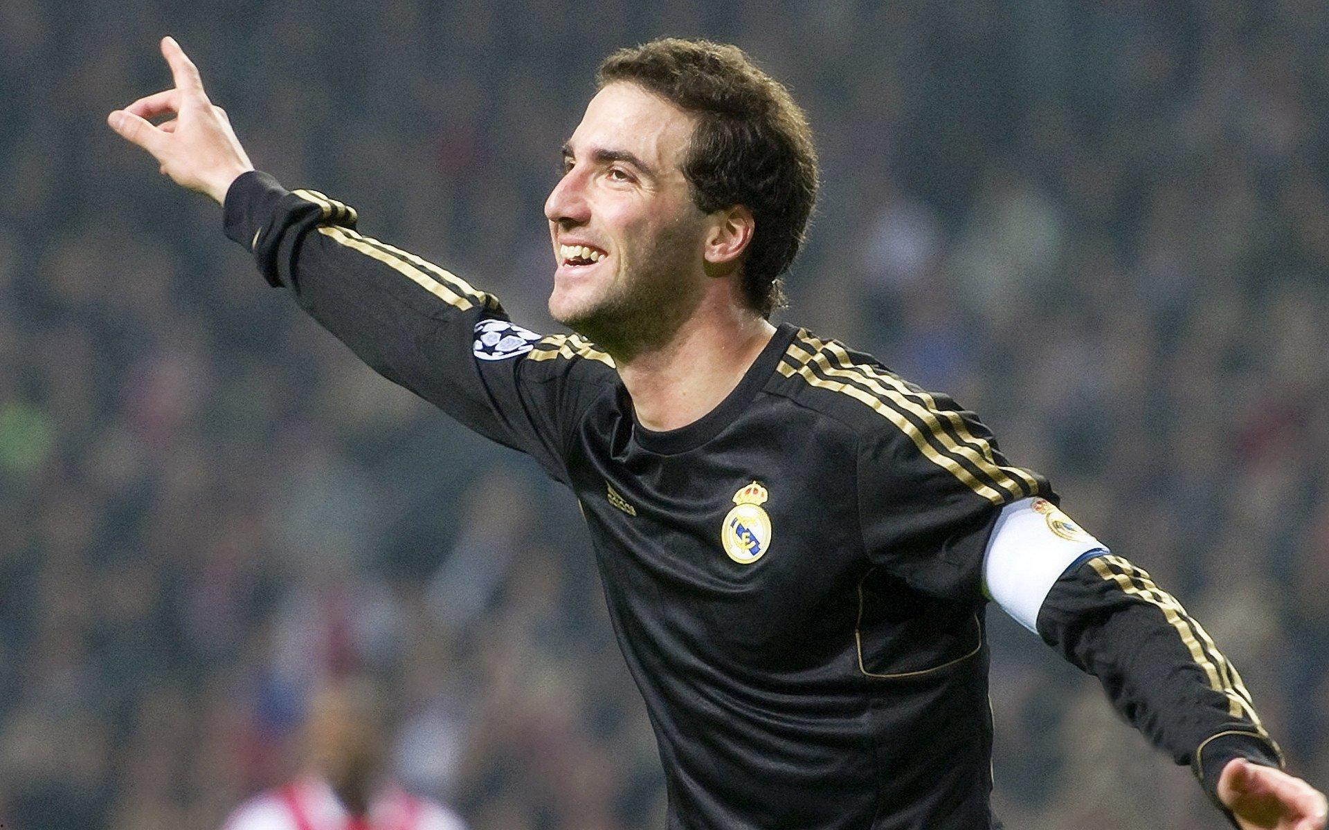 科幻片似的！格雷泽入主首季仅花2000万签维迪奇范德萨埃弗拉等