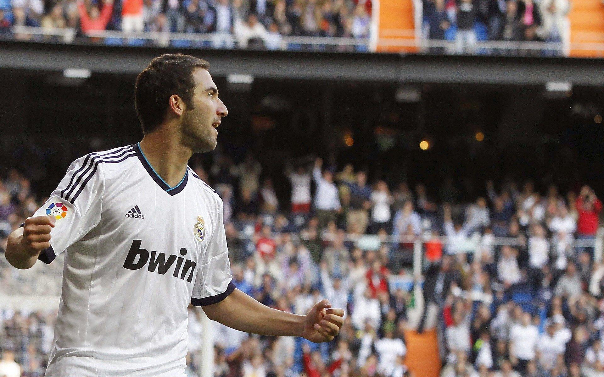 备战新赛季，韦斯利独自加练引关注，球队未集结，他已点燃训练之火